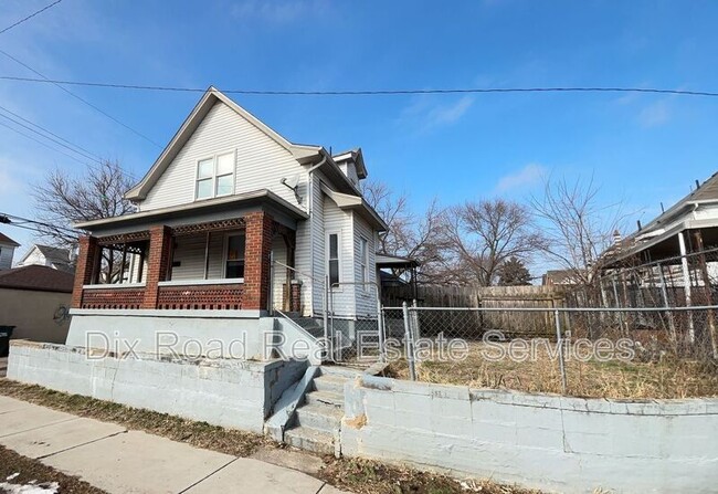 Photo - 1715 Warner Ave