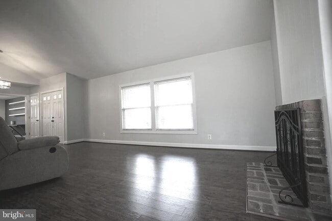 Photo - 322 Sugarland Run Dr