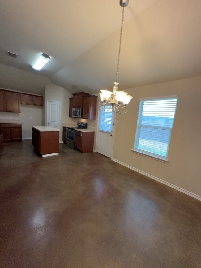Photo - 4/2/2 Located in Treaty Oaks Subdivision !