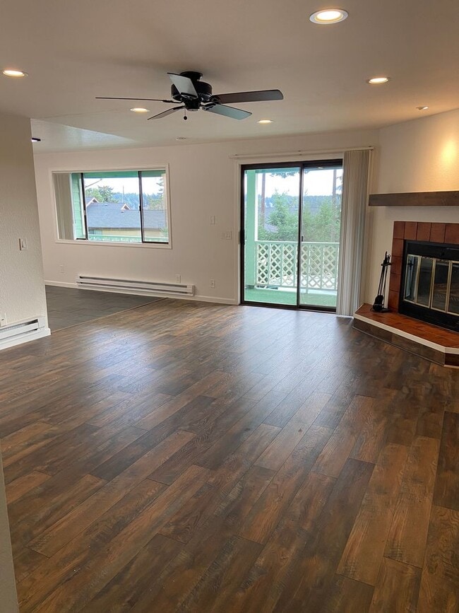 Photo - Fantastic, Modern 2 Bedroom Apartment with Small Garage!!