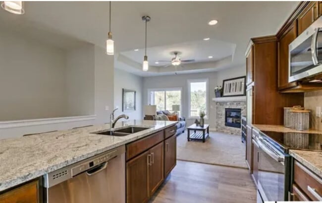 Photo - 16070 Hadan Dr