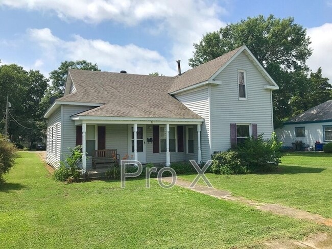 Photo - 703 W 4th St