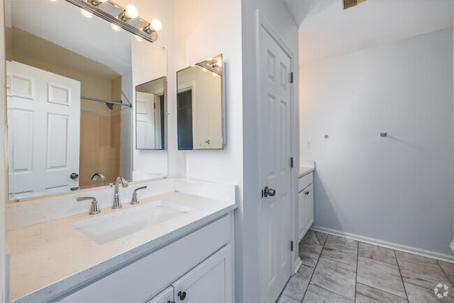 2BR, 2BA - 1,100SF - Primary Bathroom