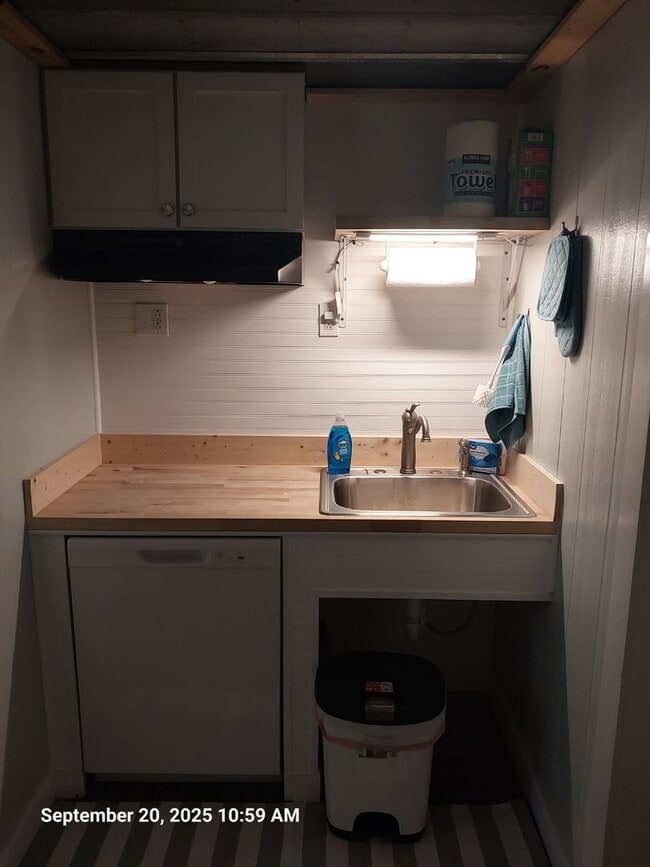 Photo - Charming One Bedroom ADU Furnished or Unfu...