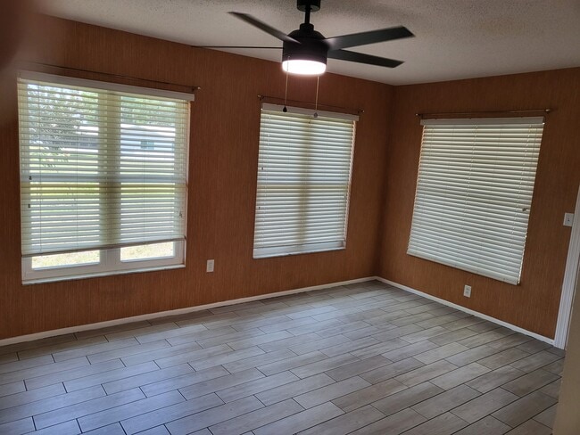 Photo - 4210 Oak Ln