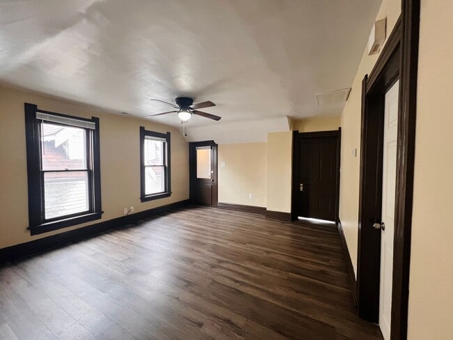 Photo - 946 Butler St Unit Upper