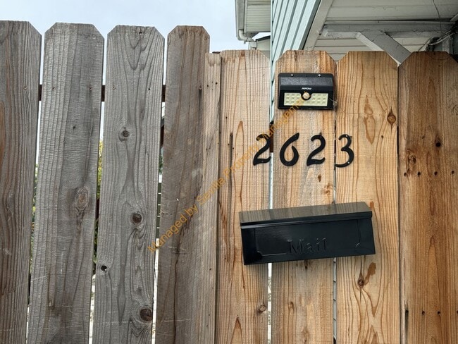 CHARMING 2 BEDROOM /1 BATHROOM HOME W/LOTS... - CHARMING 2 BEDROOM /1 BATHROOM HOME W/LOTS... Unit 2623