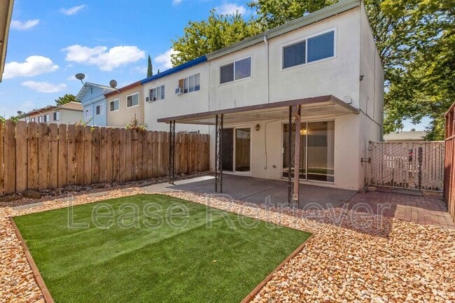 Photo - 850 Sequoia Blvd