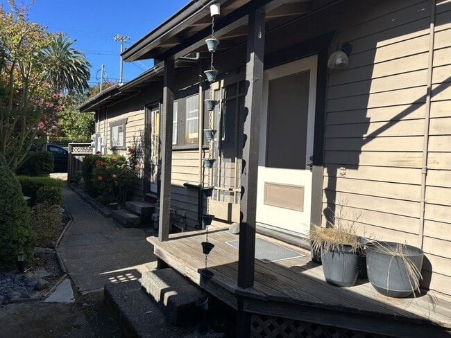 Building Photo - NB T L306 Unit 306