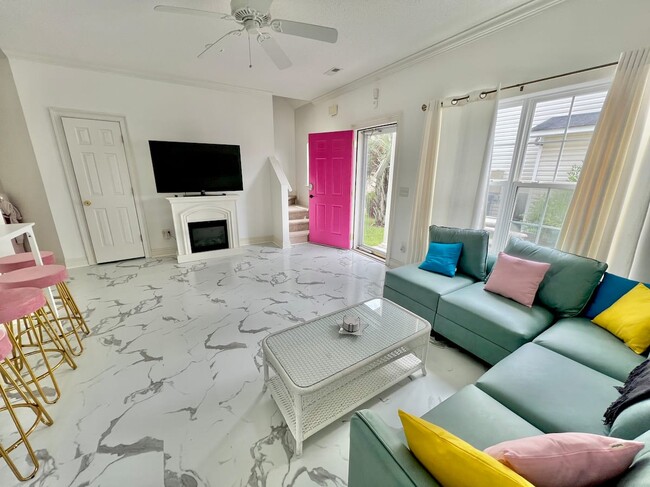 Photo - 404 8th Ave S