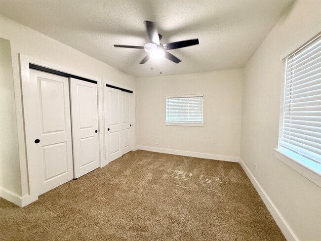 Building Photo - 318 Caladium St