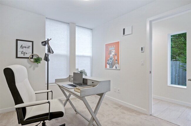 Photo - 5005A 40th Ave NE