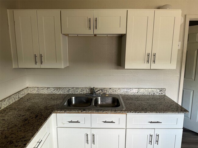 Photo - 5409 Suez St