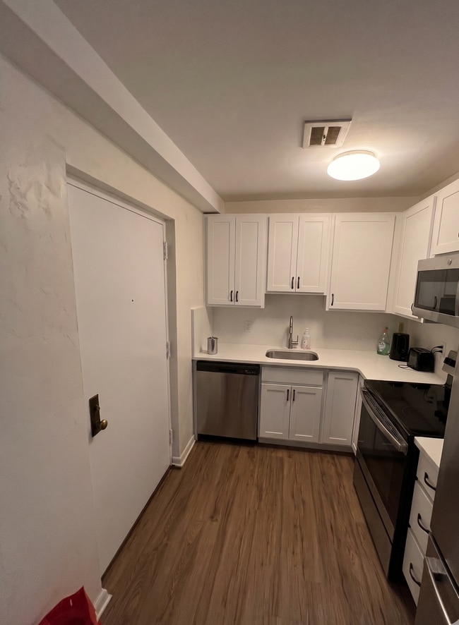 Kitchen - 16 Addington Rd Unit 16 Addington Rd Apt 12