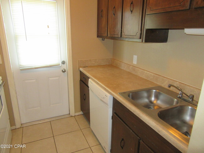 Photo - 1104 W 19th Ct Unidad D