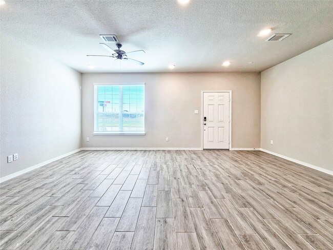 Photo - 8002 Scanlan Trce