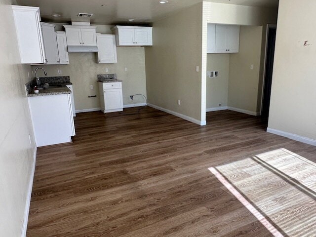 Photo - Charming 3 Bed / 2 Bath Duplex with Modern Updates