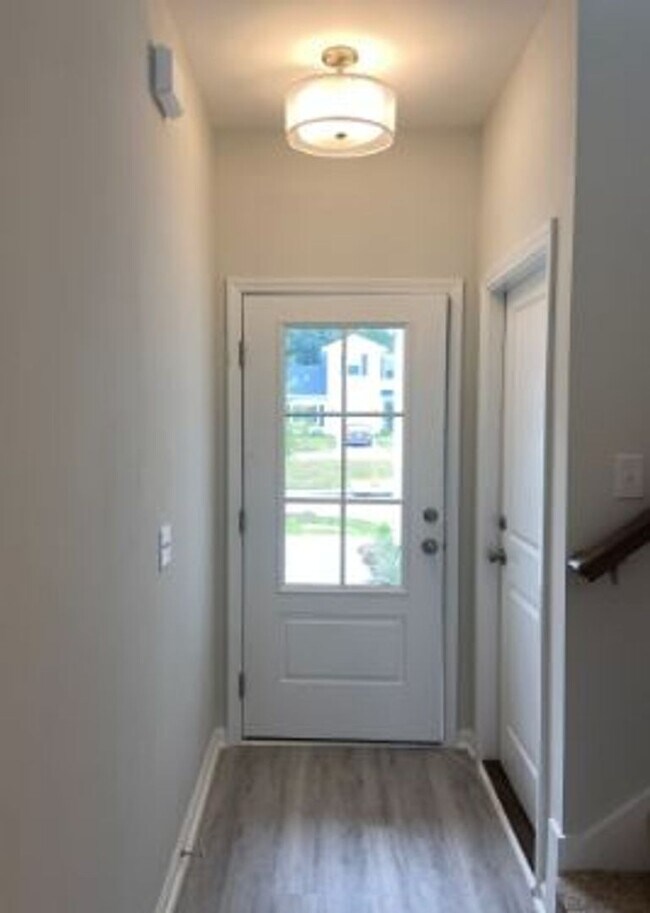 Photo - 139 Danbury Ct