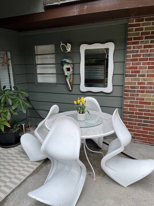 738 Kohnen Dr