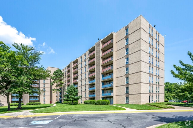 Building Photo - Oakcrest Towers Rental