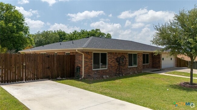 Building Photo - 308 Live Oak Dr Rental