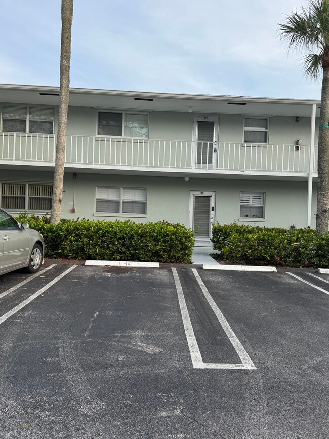 Building Photo - 2460 SW 22nd Ave Unit 804 Rental