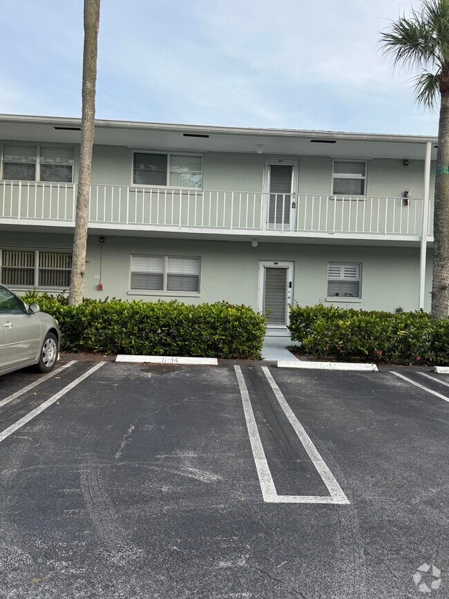 Building Photo - 2460 SW 22nd Ave Unit 804 Rental