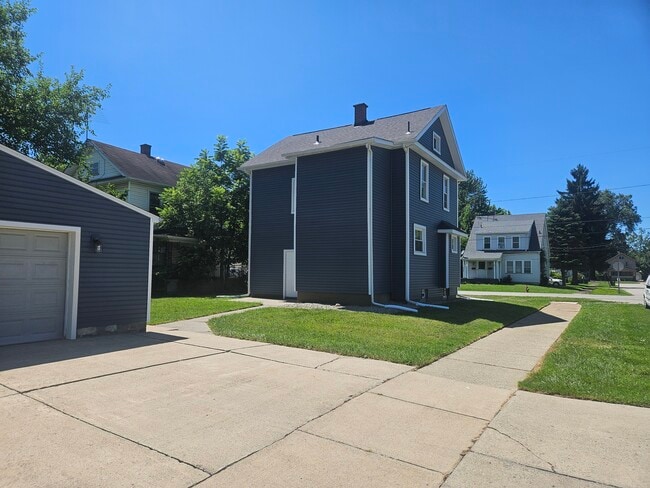 Photo - 905 Belvedere Ave SE