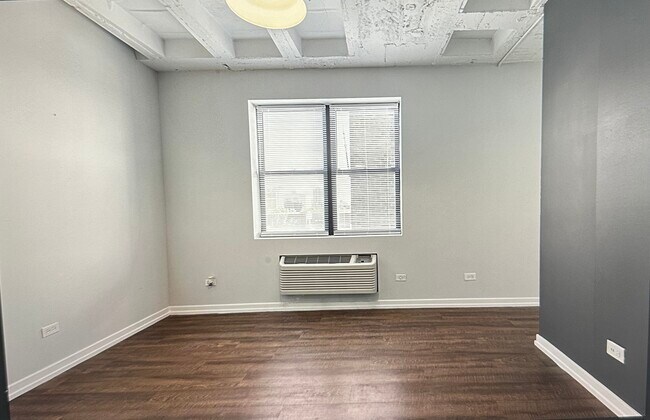 Photo - 5717 N Winthrop Ave