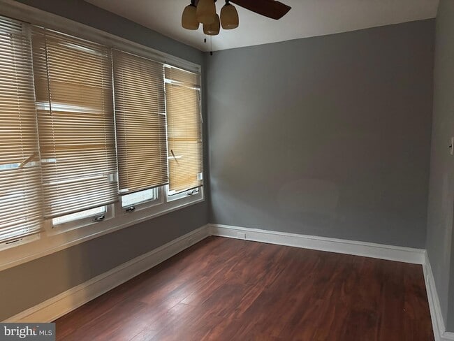 Photo - 649 W State St