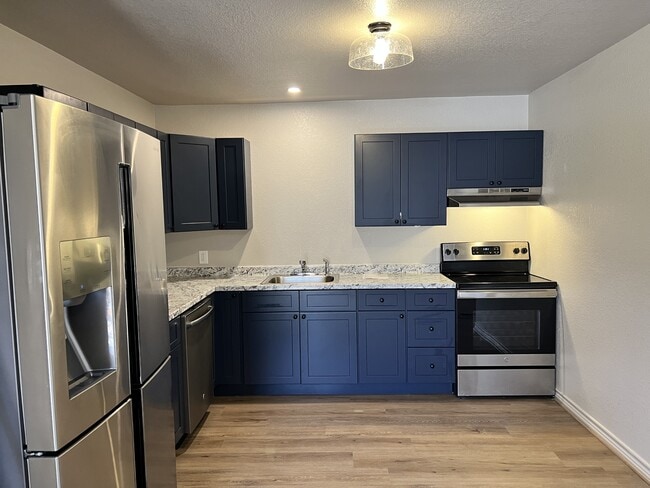 Photo - 409 W Avenue H