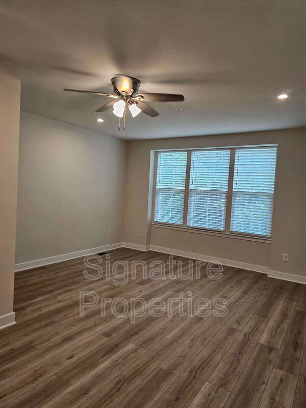 Photo - 8026 Lake Laurel Ln