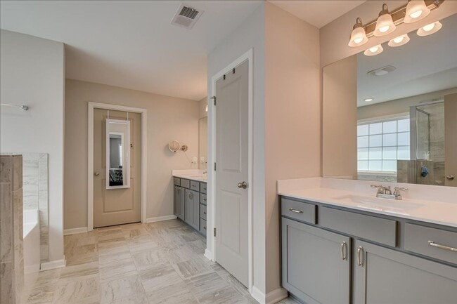 Building Photo - 211 Palisade Rdg