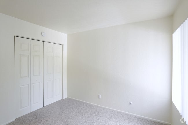 2 BR, 1 BA - 912 SF