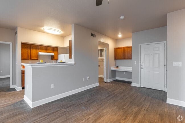 2BR, 2BA - 987SF - Living Room