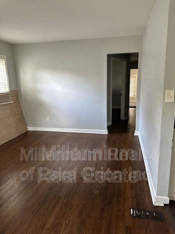 Photo - 260 W Longfellow Ave