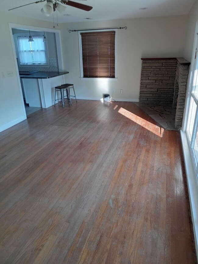 Photo - 3 Bedroom / 1 Bath Home - Johnson City, TN