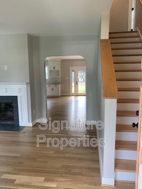 Photo - 6112 Ellis Ave