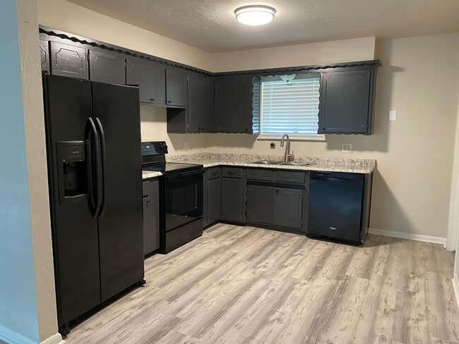 Photo - 205 S Bristow Ave