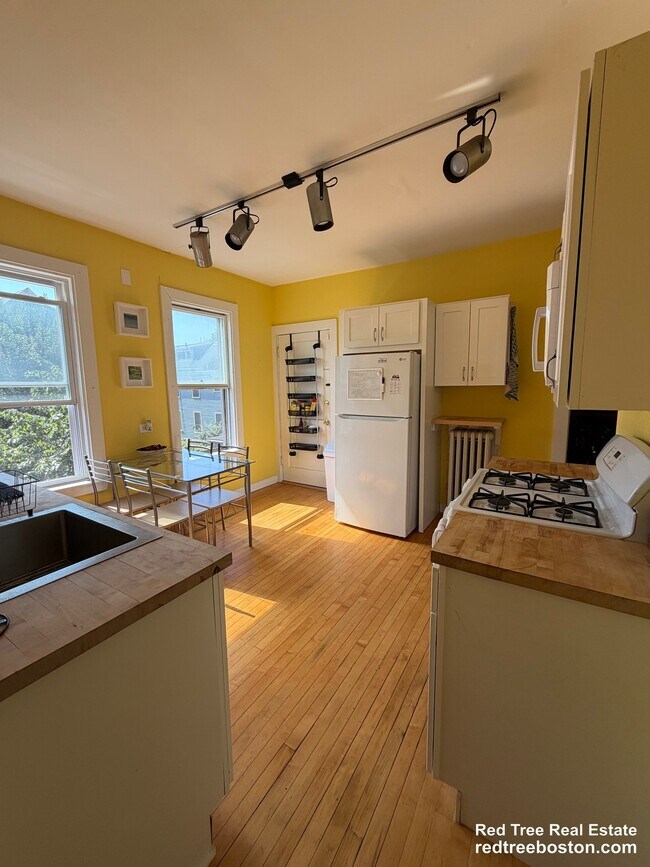 14 Glenwood Ave Unit 2
