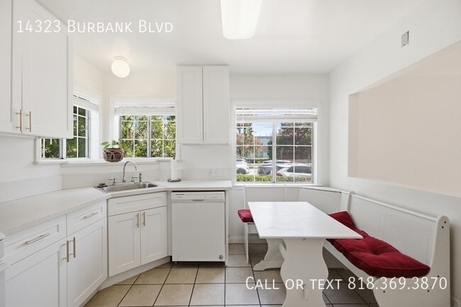 Photo - 14323 Burbank Blvd