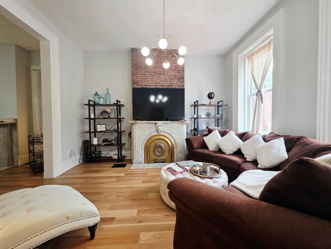 Building Photo - Renovated Manchester Gem with City Views & Modern Upgrades 3 beds 1.5 baths
