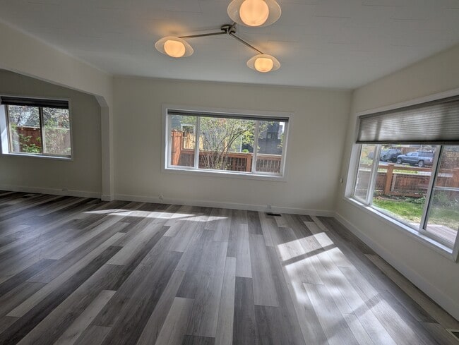 Photo - 402 NW 12th St