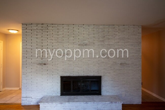 Photo - Spacious 4 Bed 2 Bath Home!