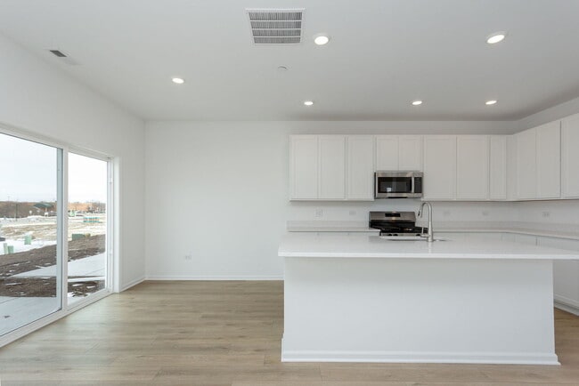 Photo - 12208 Dodwell St