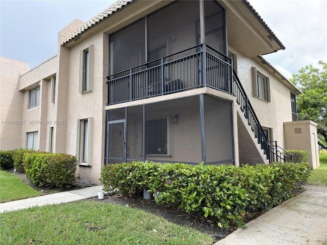 Photo - 320 Racquet Club Rd Unidad 104