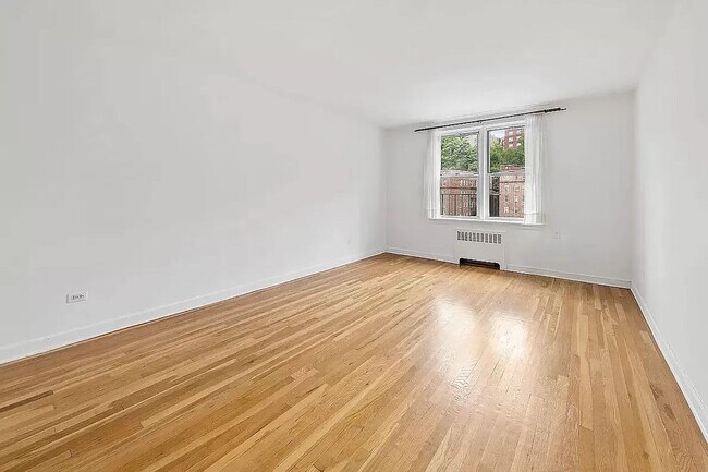 Photo - 153 Bennett Ave Unidad Bennett Avenue