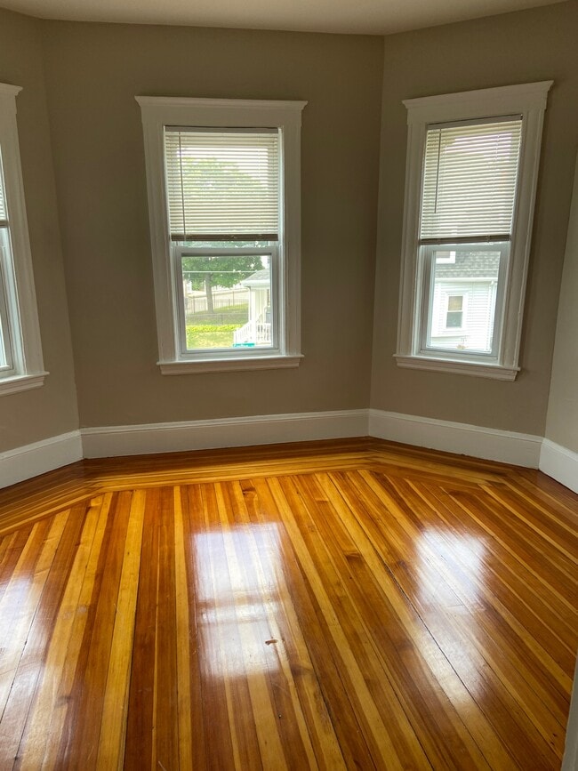 Building Photo - 65 Grafton St Unit 2 Rental