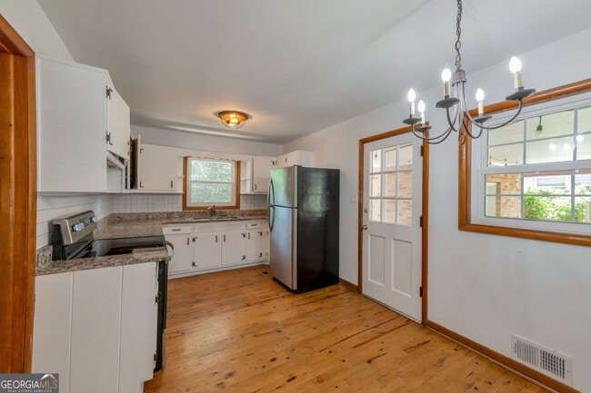 Photo - 2188 Pawnee Dr SE