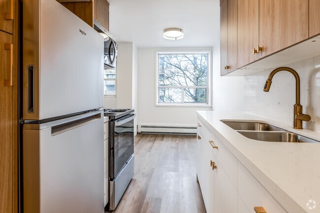 1BR, 1BA - 632SF - Kitchen